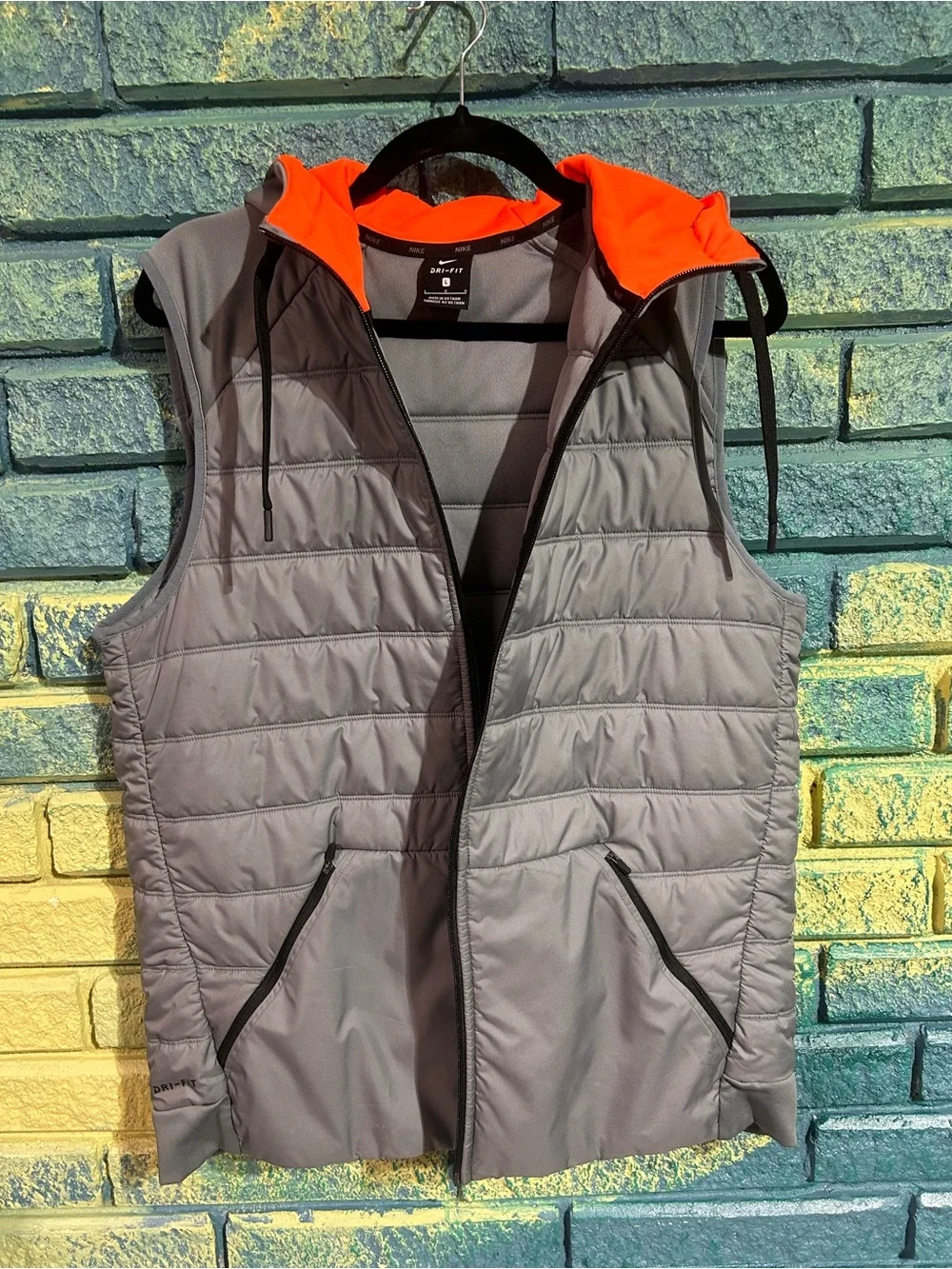 Nike men’s large Gray Quilted Hooded puffer Vest full zip